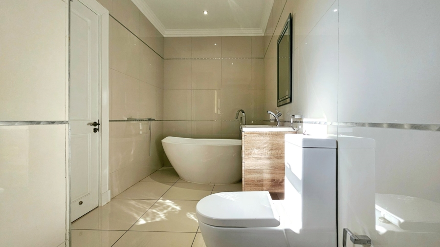 5 Bedroom Property for Sale in Kiepersol Free State